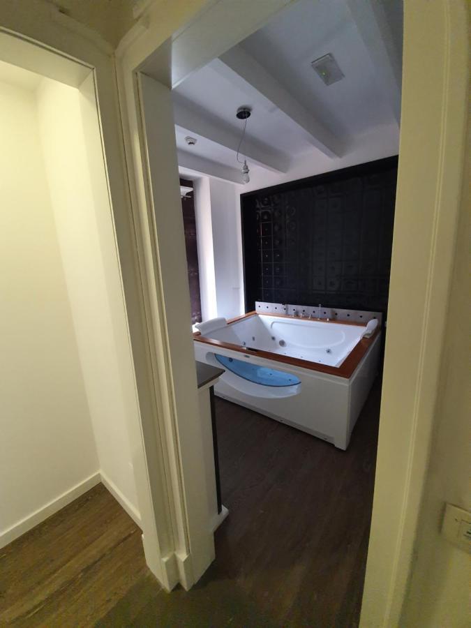 Emphasis Suites & Rooms Каляри Екстериор снимка