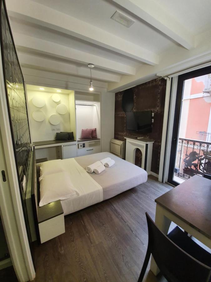 Emphasis Suites & Rooms Каляри Екстериор снимка