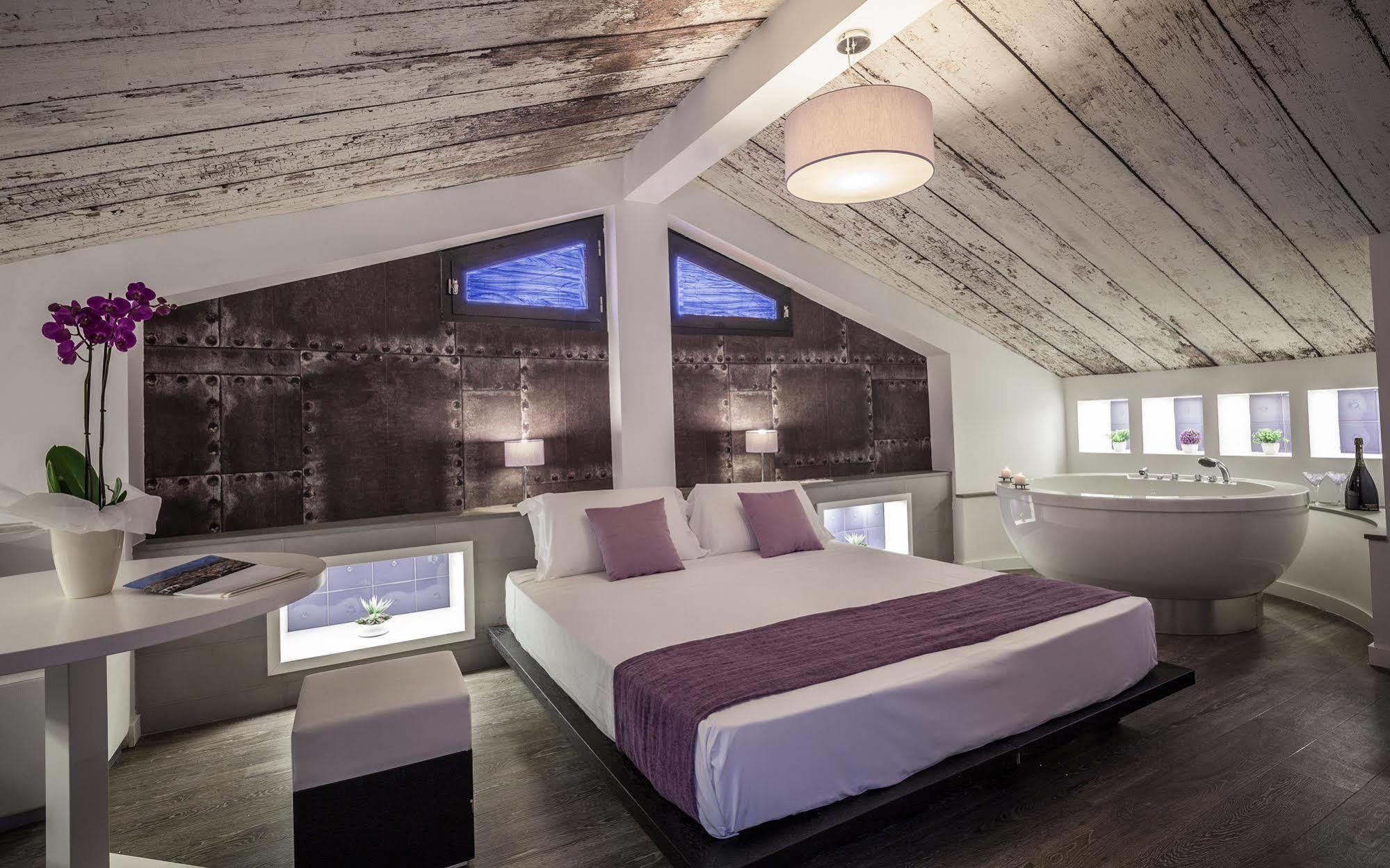 Emphasis Suites & Rooms Каляри Екстериор снимка